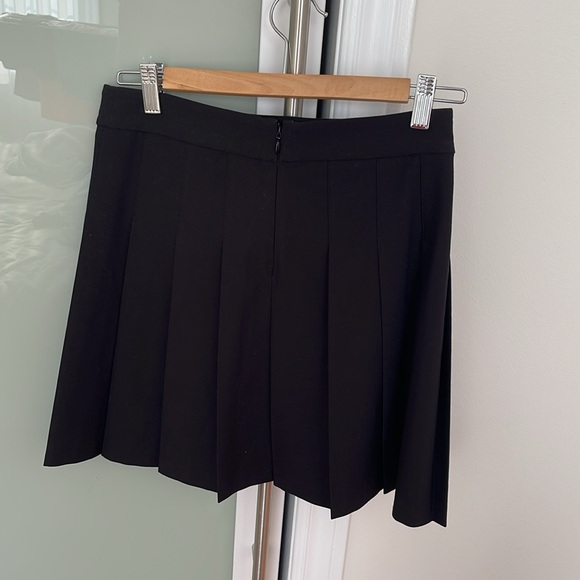 Aritzia Sunday Best Olive Mini Skirt - Picture 5 of 8